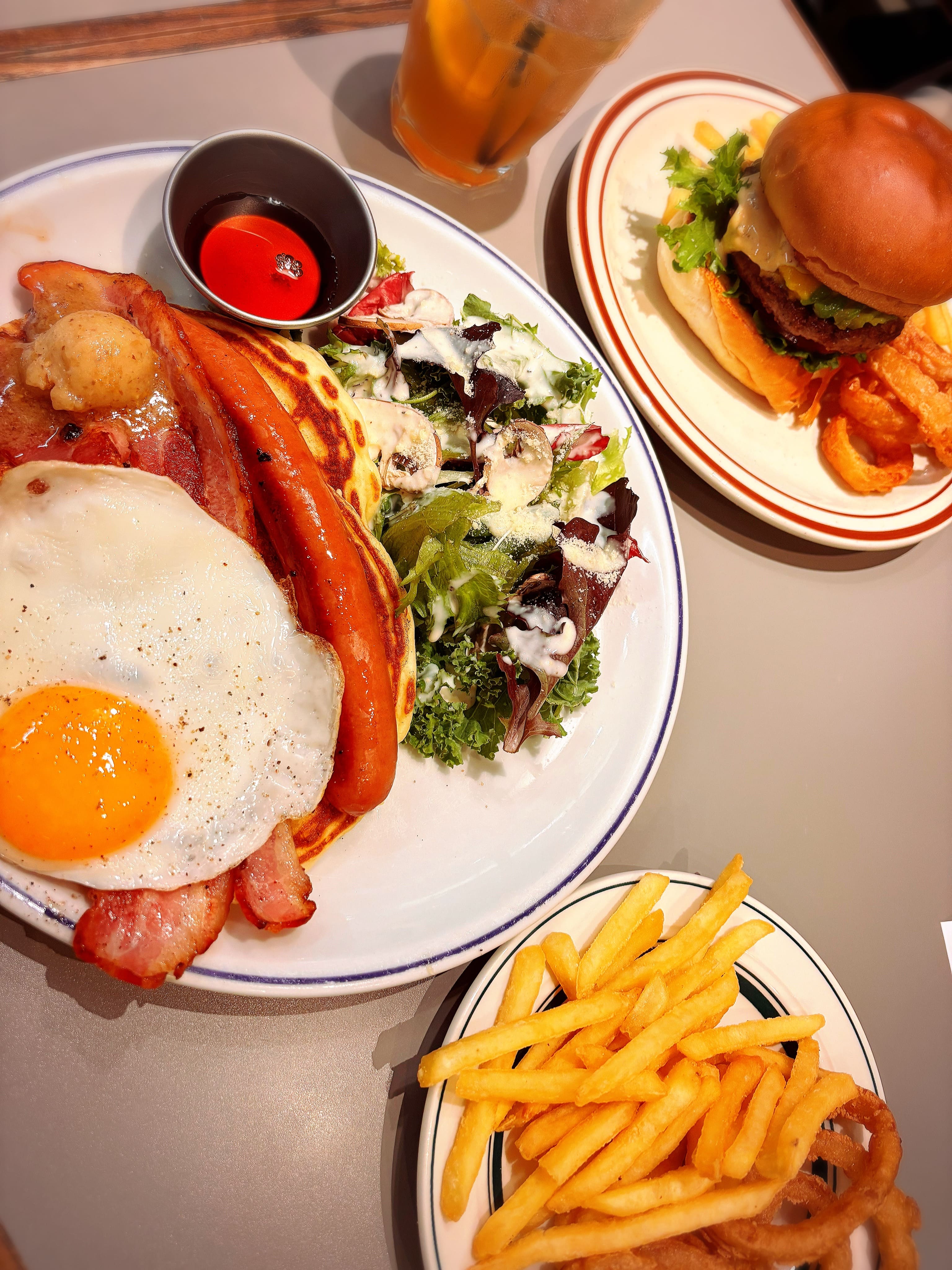 ★J.S.BURGERS CAFE★